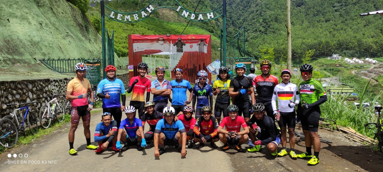 Perwakilan komunitas se-Indonesia gowes bareng bersama ICCS ke Lembah Indah Gunung Kawi Malang. (Foto: Istimewa)