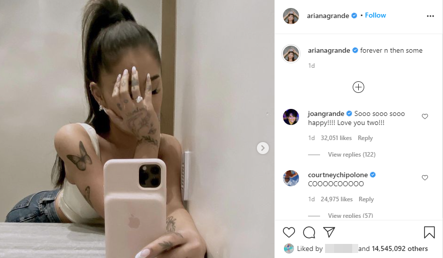 Ariana Grande pamer cincin berlian berhiaskan mutiara. (Foto: Instagram)