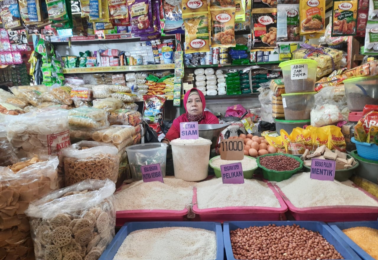 Pedagang Pasar Soponyono Surabaya. (Foto: Pita Sari/Ngopibareng.id)