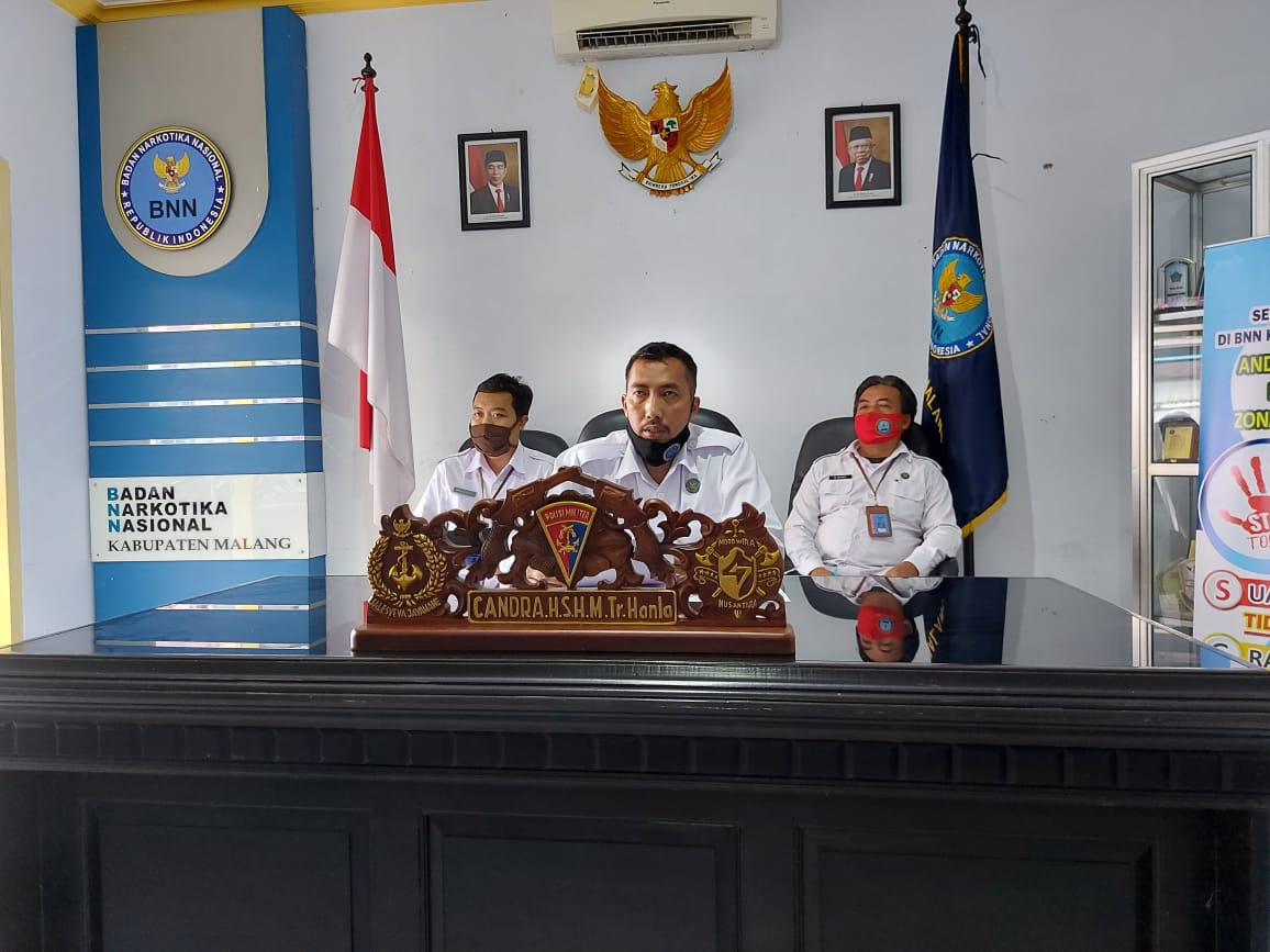 Kepala BNN Kabupaten Malang, Letkol Laut PM Candra Hermawan saat jumpa pers kinerja BNN Kabupaten Malang pada 2020 (Foto: Lalu Theo/ngopibareng.id)