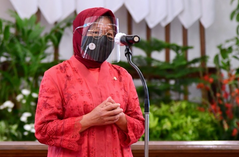 Mensos Risma saat konferensi pers usai mengikuti Rapat Terbatas dengan Presiden Joko Widodo di Istana Negara. (Foto: Setpres)