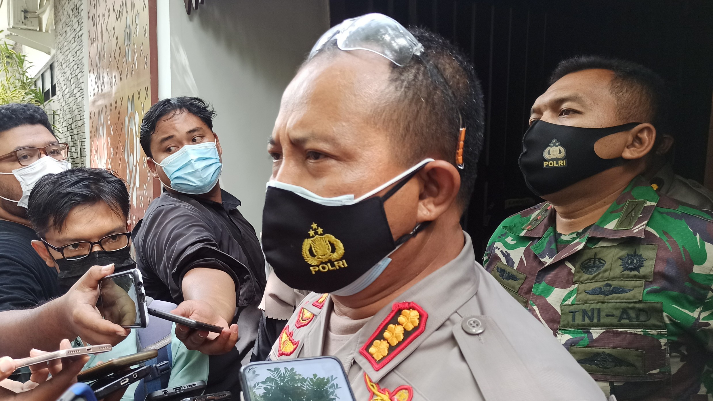 Kapolresta Banyuwangi Kombespol Arman Asmara Syarifuddin bersama Dandim 0825 Banyuwangi, Letkol Infanteri Yuli Eko Purwanto. (Foto: Muh Hujaini/Ngopibareng.id)