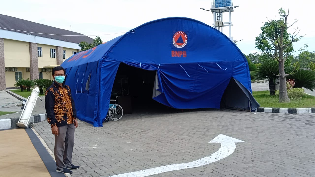 Tenda darurat untuk penanganan sementara pasien Covid-19 jika belum mendapat kamar. (Foto: Istimewa)