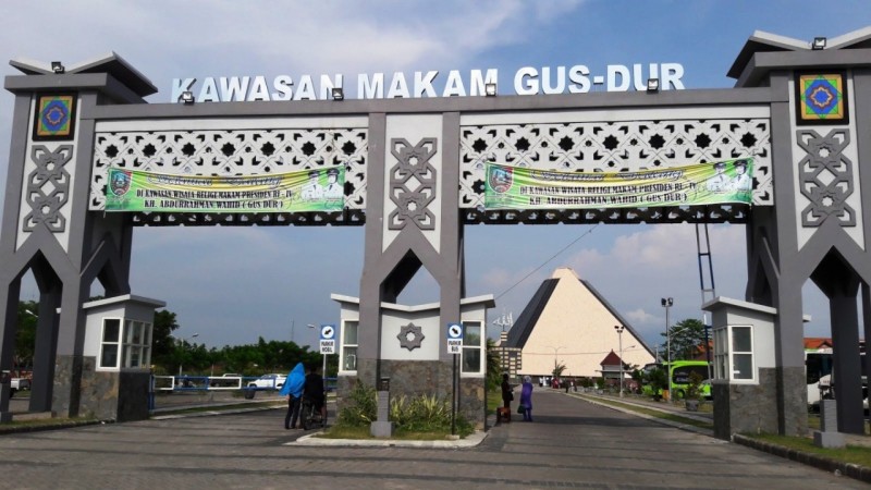 Gerbang depan kompleks makam Gus Dur. (Foto: Istimewa)