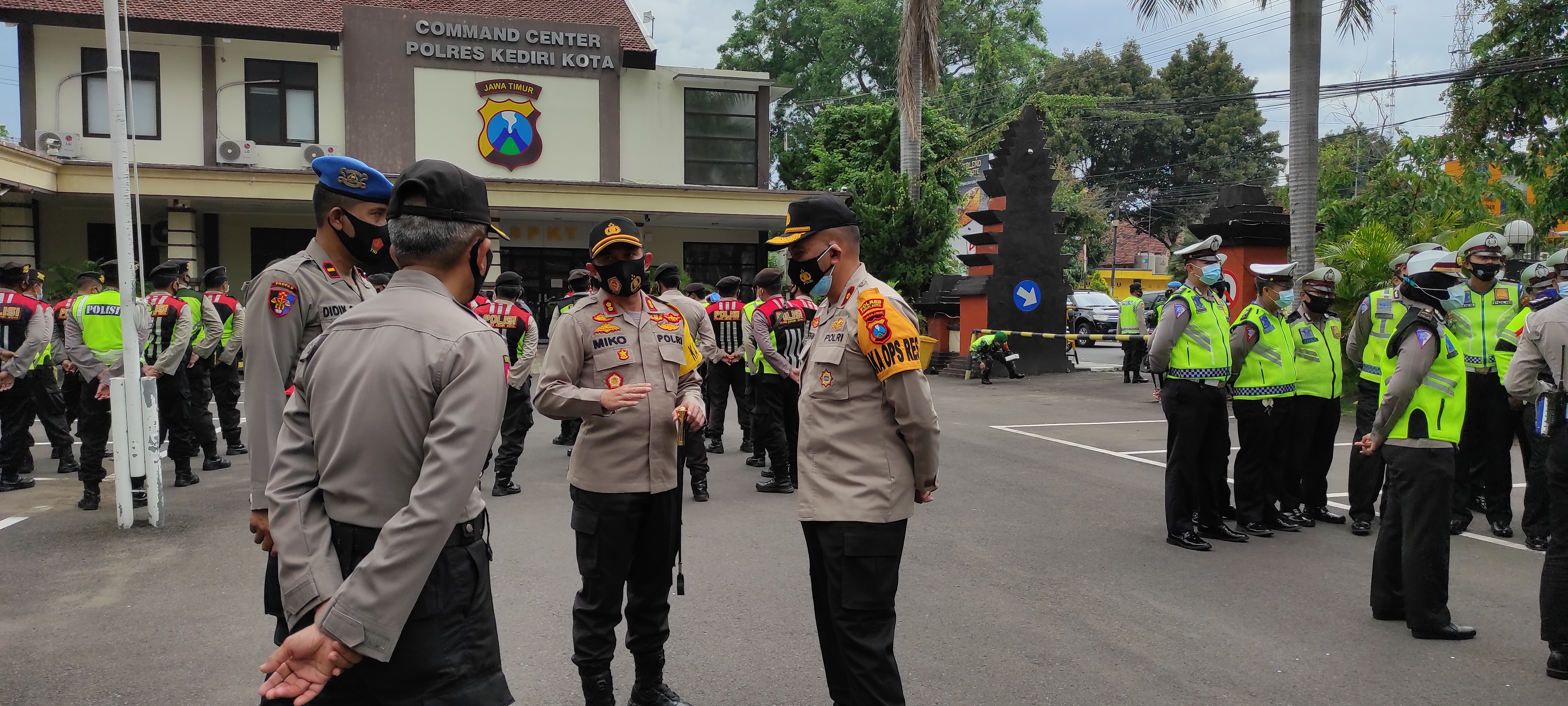 Apel geser pasukan pengamanan malam pergantian tahun (Foto: Fendi Plesmana/ngopibareng. id)