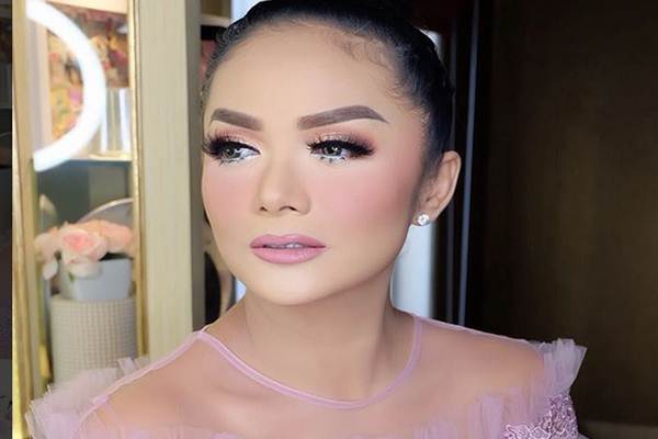 Krisdayanti (KD) ikut dibully netizen gara-gara menyemangati Gisella Anastasia yang tersandung kasus video syur 19 detik. (Foto: Instagram)