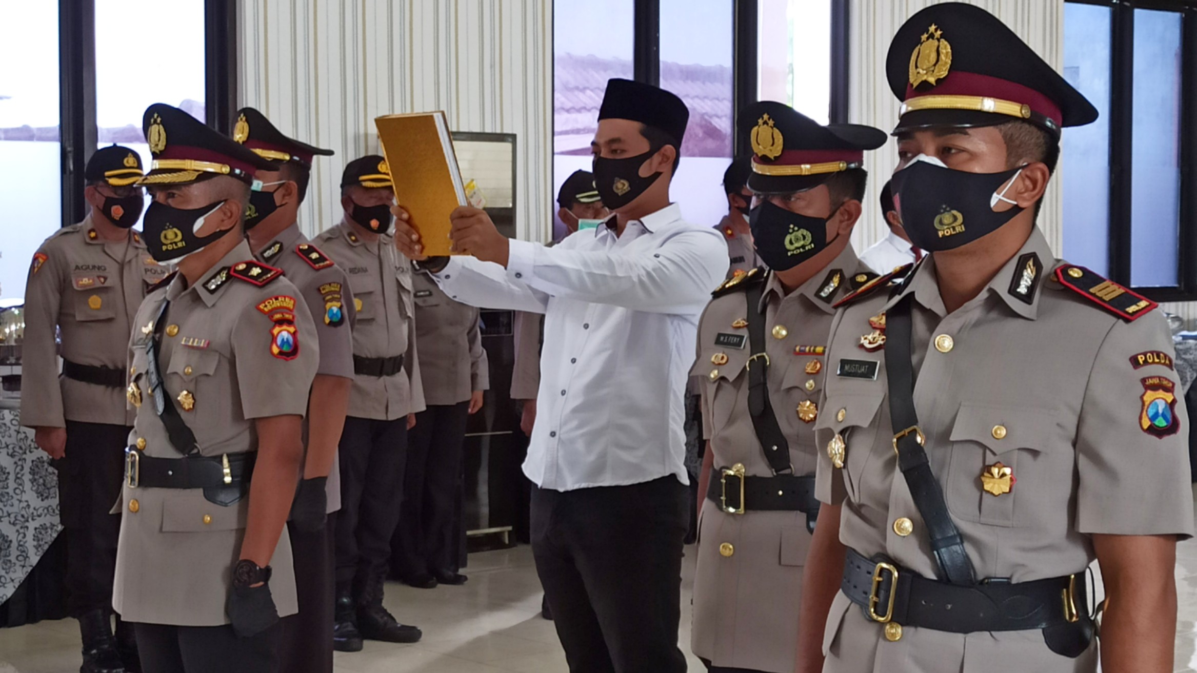 Dua pejabat baru Polresta Banyuwangi dilantik pada Senin, 4 Januari 2020 pagi ini. (Foto: Muh. Hujaini/Ngopibareng.id)