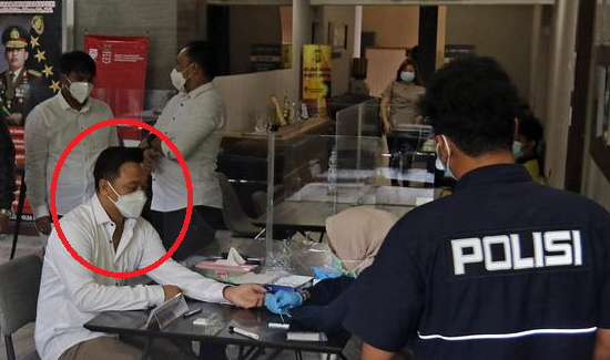 Michael Yukinobu de Fretes alias MYD menjalani pemeriksaan pertama usai ditetapkan sebagai tersangka dalam kasus video syur 19 detik dengan lawan mainnya, Gisella Anastasia, pada Senin 4 Januari 2020. (Foto: Istimewa).