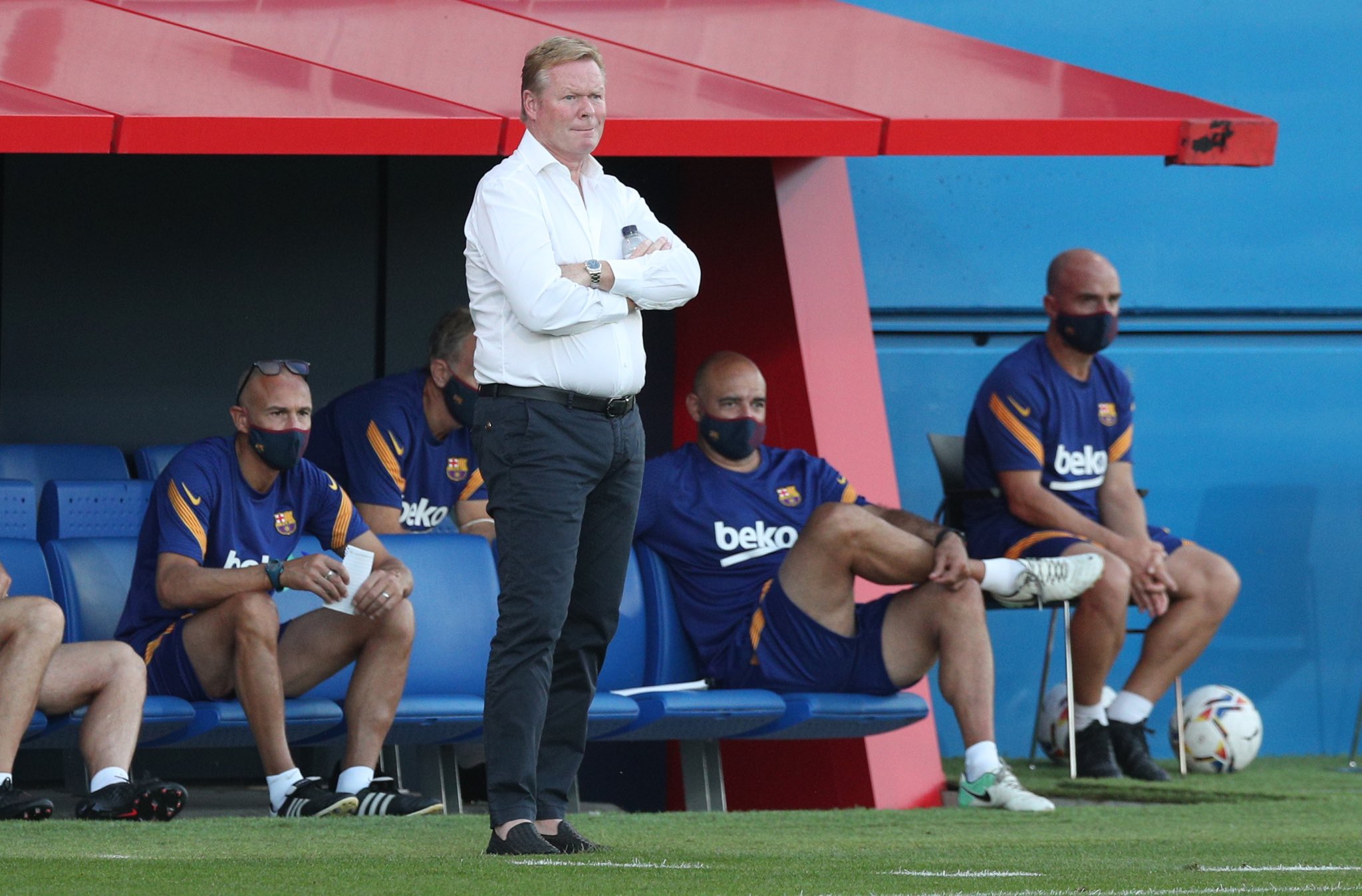 Dua staf pelatih Barcelona positif terpapar Covid-19. (Foto: Twitter/@RonaldKoeman)