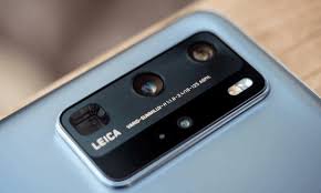 Huawei menanam lensa Leica dalam kamera di smartphonenya.
