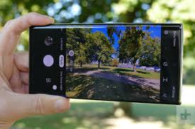 Samsung berusaha memenuhi kebutuhan vloger dengan kameranya.