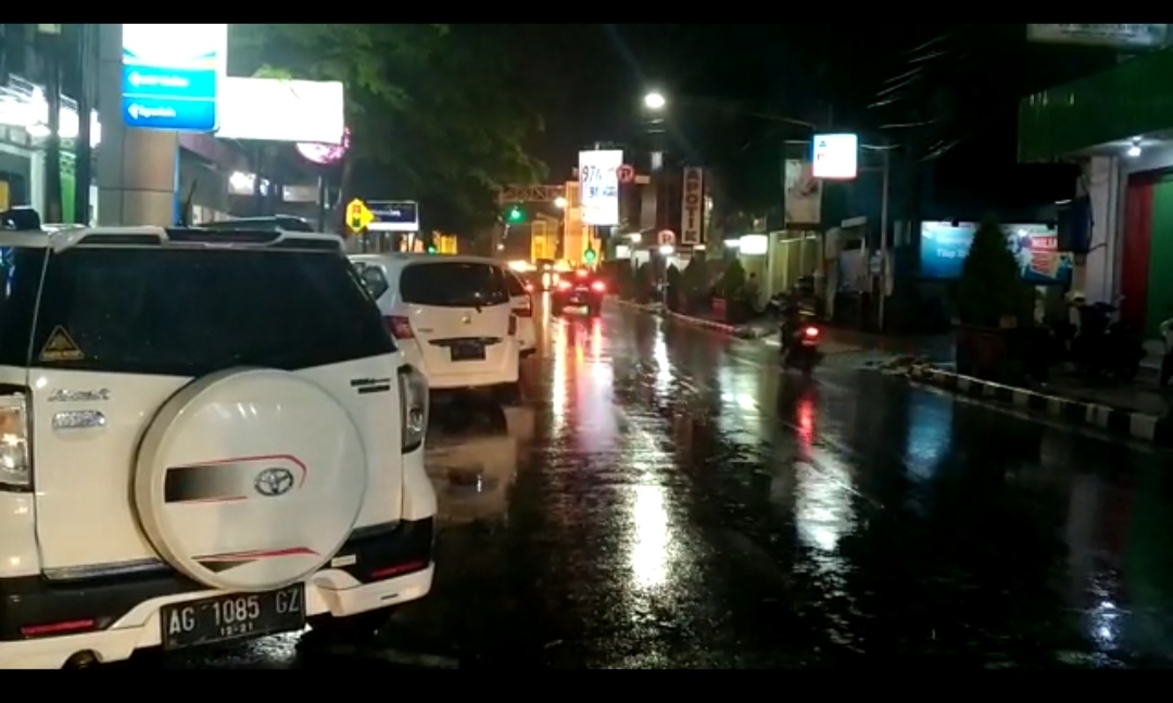 Banjir di Jalan Brawijaya ketika malam hari surut (istimewa) 