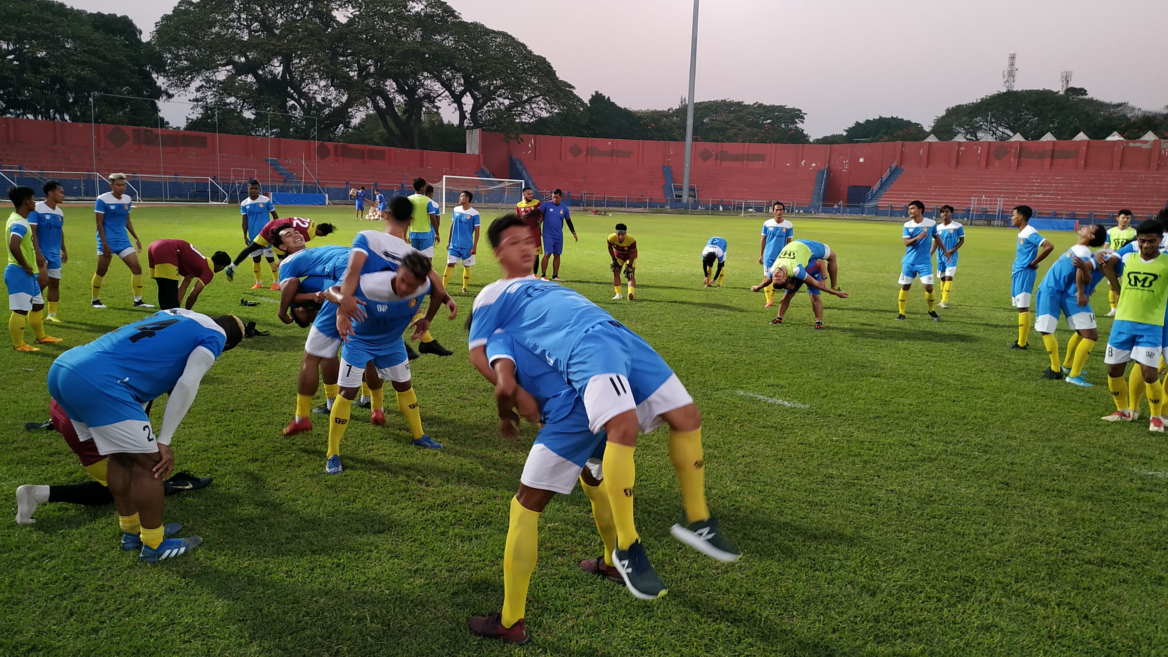 Pemain Persik Kediri gelar sesi latihan (Fendi Plesmana/ngopibareng.id) 