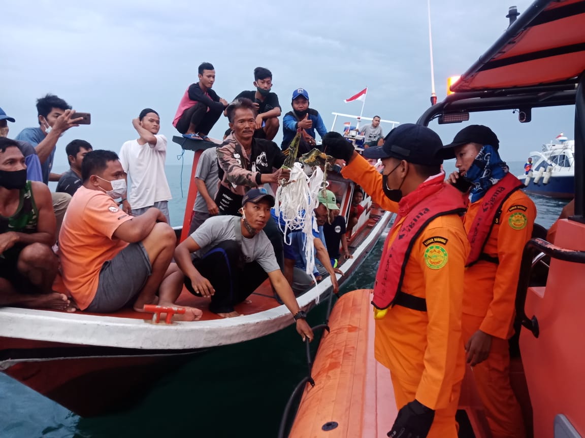 Basarnas lakukan penyisiran yang diduga lokasi jatuhnya pesawat Sriwijaya Air SJ182. (Foto: Dok Basarnas)