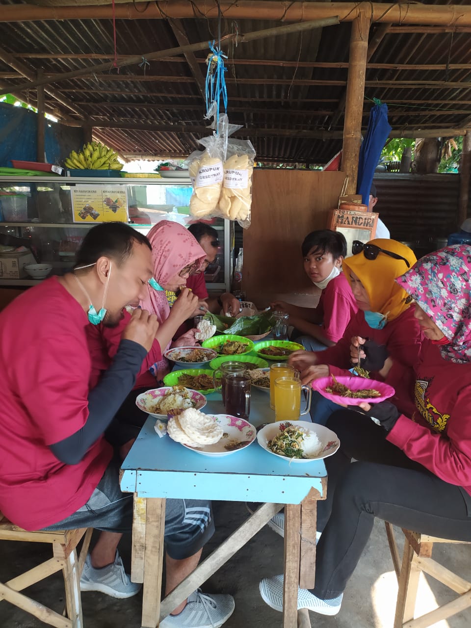 Gowes bareng sambil cicipi kuliner tradisonal (istimewa) 