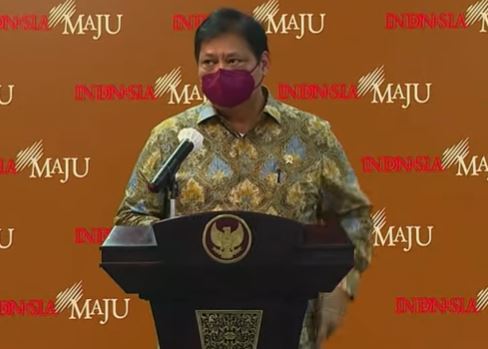 Menko Perekonomian sekaligus Ketua Komite Penanganan Covid-19 dan Pemulihan Ekonomi Nasional (KPC-PEN) Airlangga Hartarto. (Foto: YouTube Setpres)