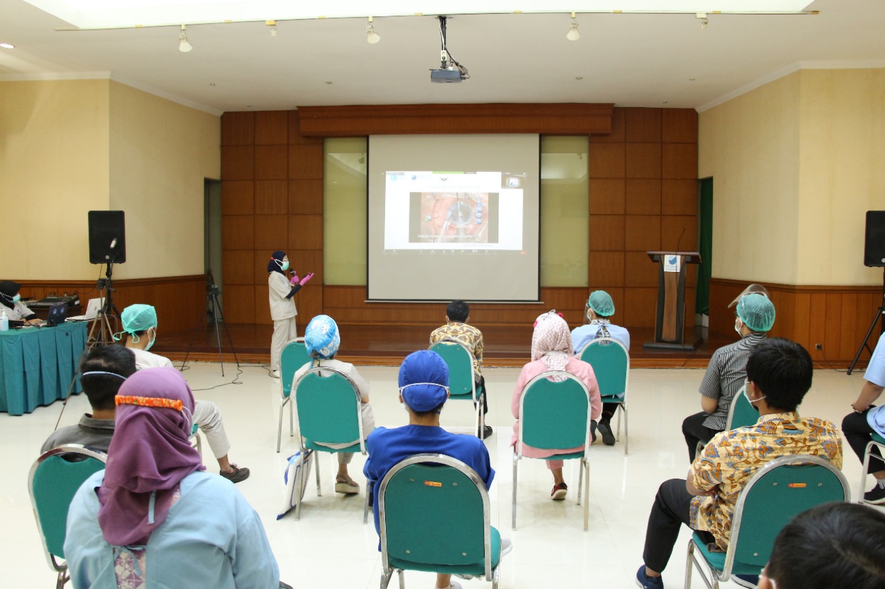 Pelatihan tenaga CDC RS Mata Undaan dengan materi eksisi. (Foto: Dok. RSMU)