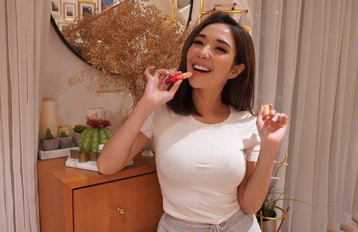 Gisella Anastasia (GA) atau Gisel saat mempromosikan produk kosmetik miliknya. (Foto: Instagram)