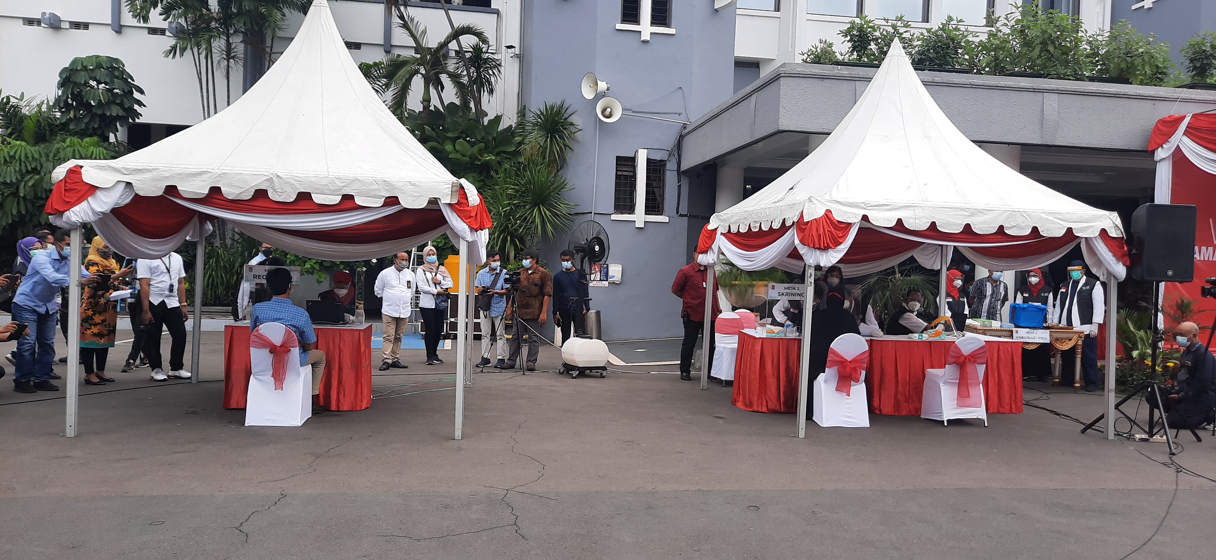 Persiapan vaksinasi di Balaikota Surabaya. (Foto: Alief Sambogo/Ngopibareng.id)