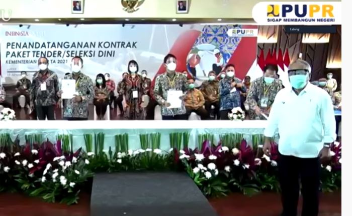 Penandatanganan Kontrak Paket Tender/Seleksi Dini Kementerian PUPR TA 2021, Jumat 15 Januari 2021. (Foto: Tangkapan layar YouTube Sekretariat Presiden)