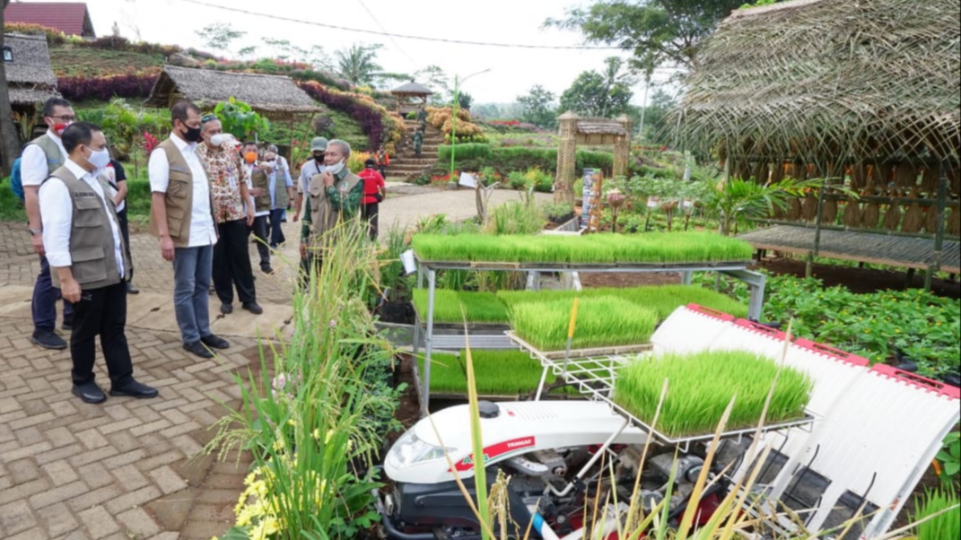 Bupati Banyuwangi Abdullah Azwar Anas mengunjungi AWT di Desa Tamansuruh, Kecamatan Glagah Banyuwangi (foto: istimewa)