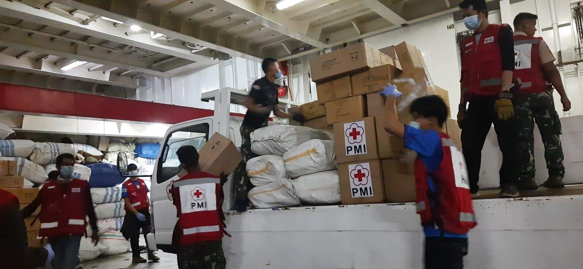 Palang Merah Indonesia (PMI) mengirim sejumlah bantuan sandang ke Sulawesi Barat. (Foto: Dok. PMI)