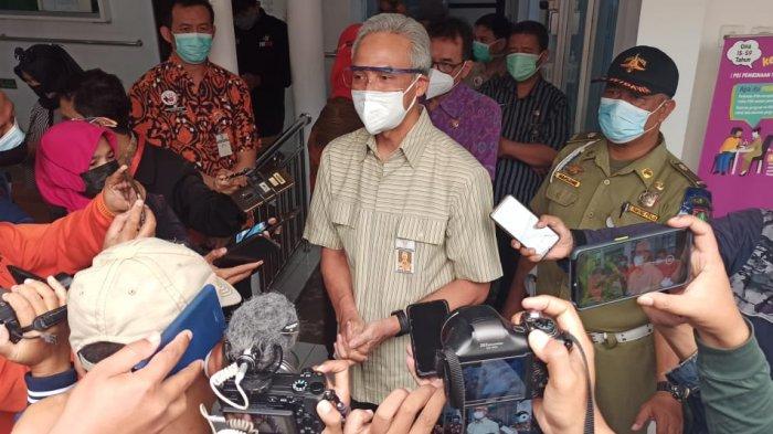 Gubernur Ganjar saat mengunjungi Puskesmas Manahan Solo. (Foto: Dok Prov Jateng)