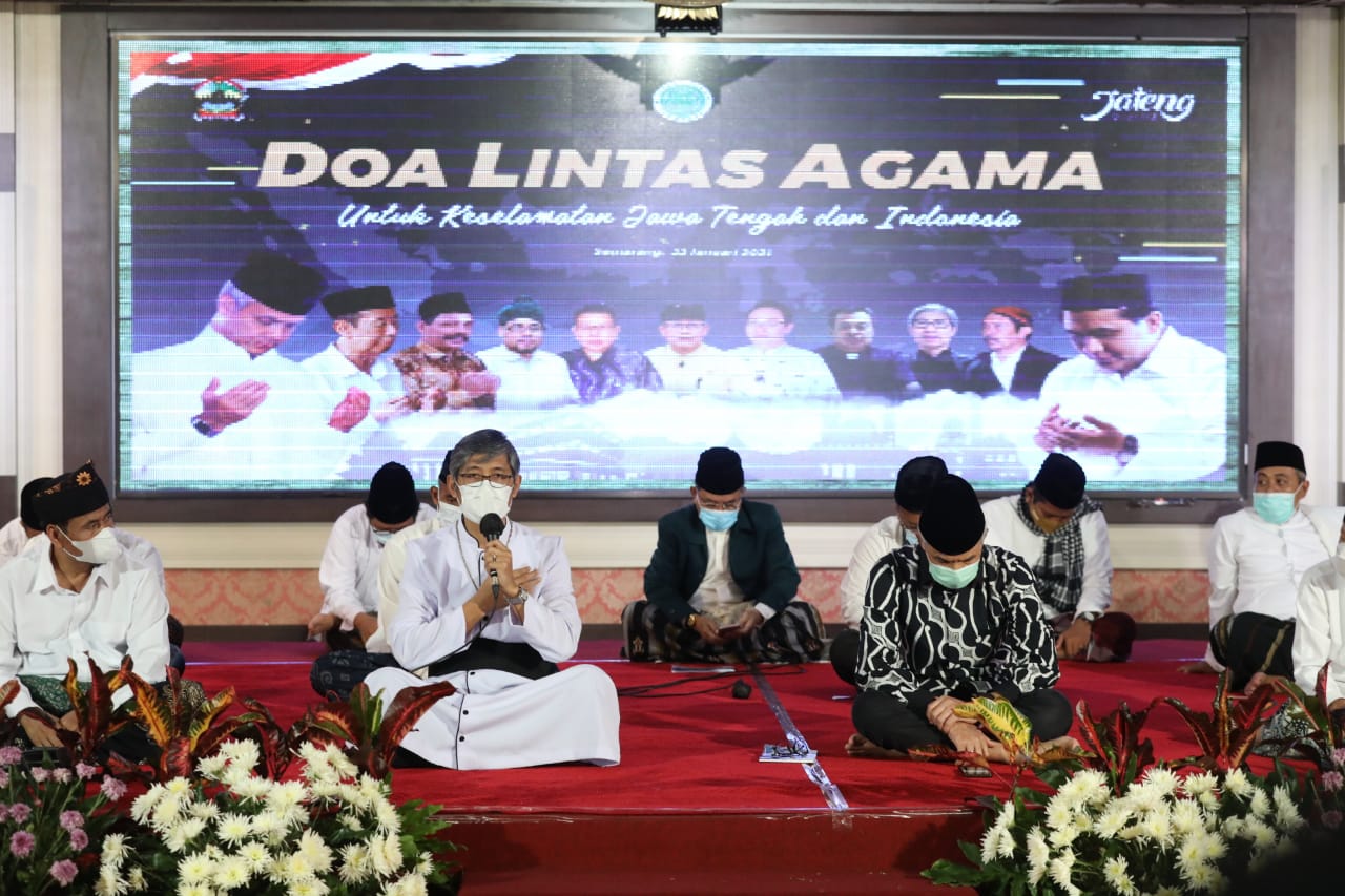 Gubernur Jawa Tengah Ganjar Pranowo saat acara doa bersama lintas agama di Gradhika Bhakti Praja, Jumat 22 Januari 2021. (Foto: Istimewa)