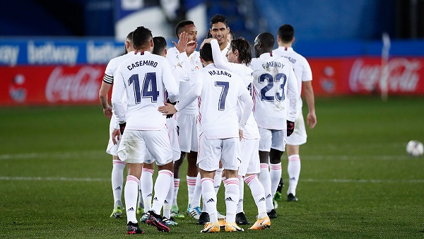 Selebrasi Real Madrid usai menghajar Deportivo Alaves 4-1 di Estadio Mendizorroza, Vitoria-Gasteiz, Minggu 24 Januari 2021 dini hari waktu Indonesia. (Foto: Twitter)