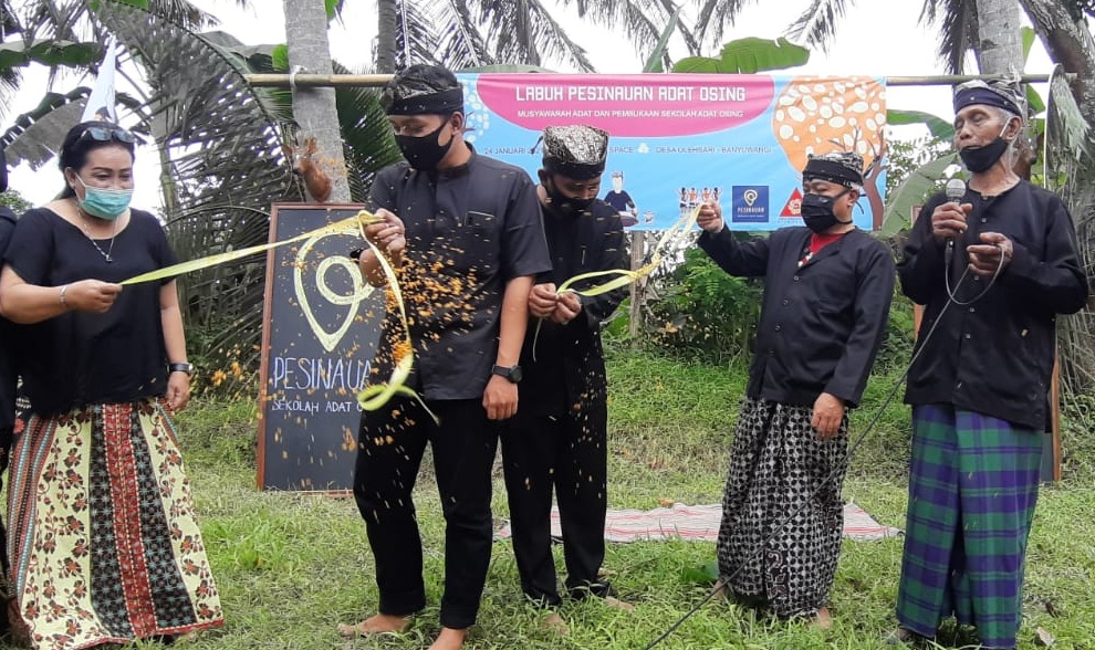 Sekolah Adat Suku Osing 'Pesinauan' di Desa Olehsari, Kecamatan Glagah, Banyuwangi (foto: Istimewa) 