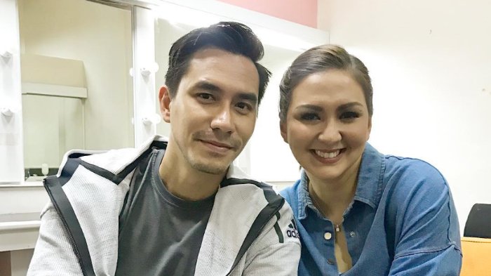 Pasangan Donna Agnesia dan Darius Sinathrya. (Foto: Instagram)