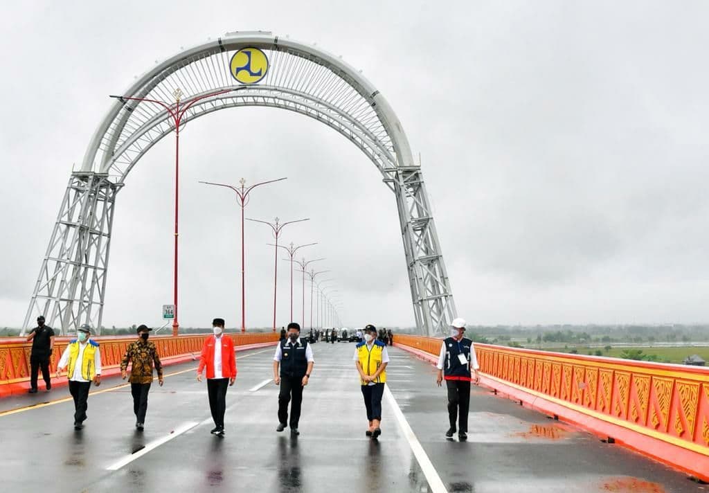 Presiden Joko Widodo meresmikan ruas tol Kayu Agung - Palembang  pada Selasa, 26 Januari 2021 (Foto: Setpres)