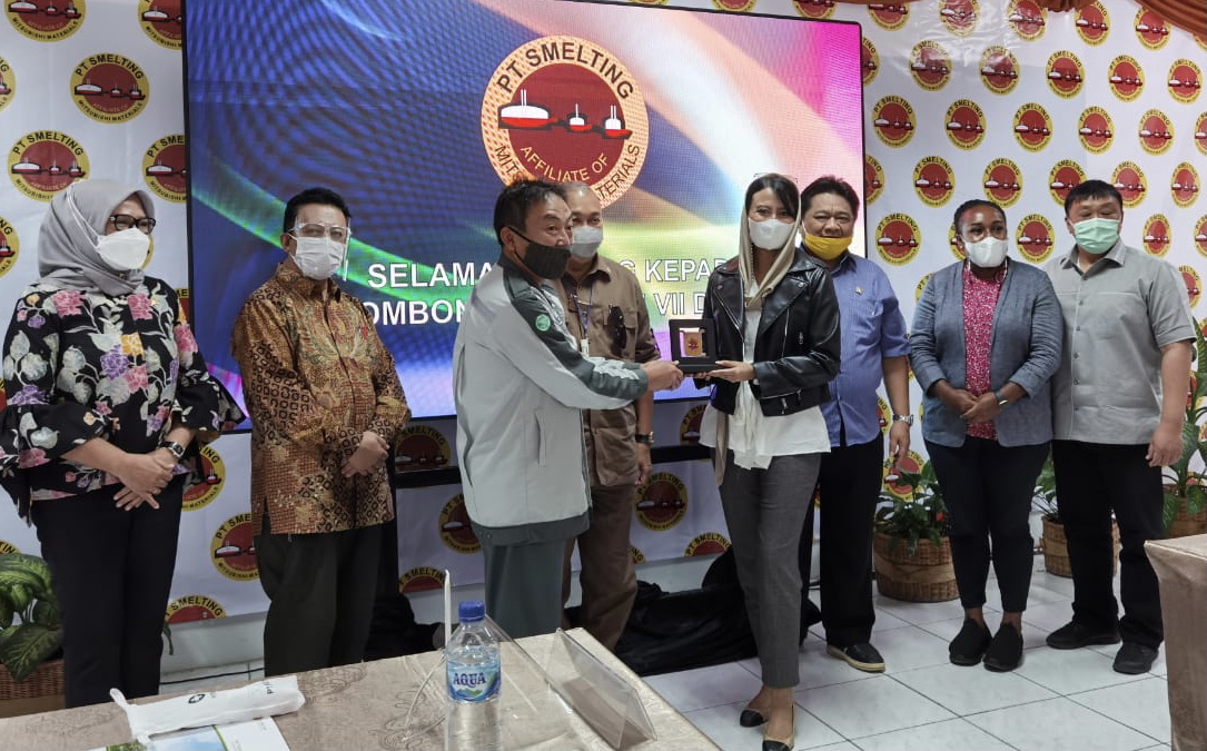 Para anggota Komisi VII DPR RI melakukan kunjungan kerja ke PT Smelting di Desa Roomo, Gresik, Kamis 28 Januari 2021. (Foto: Arif Afandi/Ngopibareng.id)