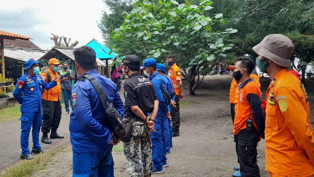 Basarnas Banyuwangi bersama Satpolairud bersiap melakukan penyisiran nelayan yang hilang di Pulau Tabuhan. (Foto: Istimewa) 