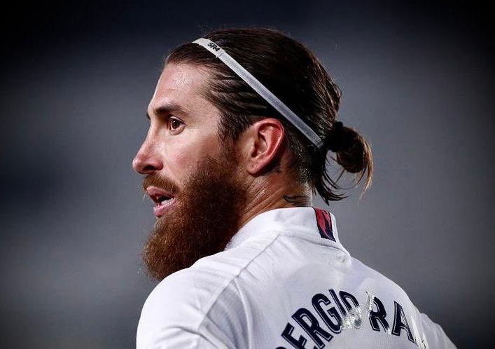 Sempat dikaitkan dengan PSG, Sergio Ramos dikabarkan lebih tertarik ke MU. (Foto: Twitter/@realmadrid)