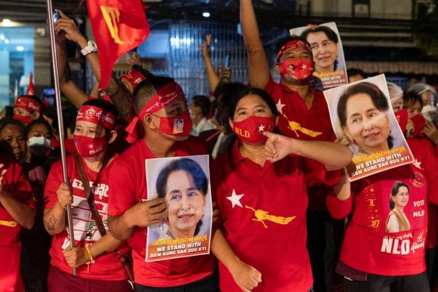 Para pendukung pemimpin Myanmar de facto, Aung San Suu Kyi. (Foto: Istimewa)