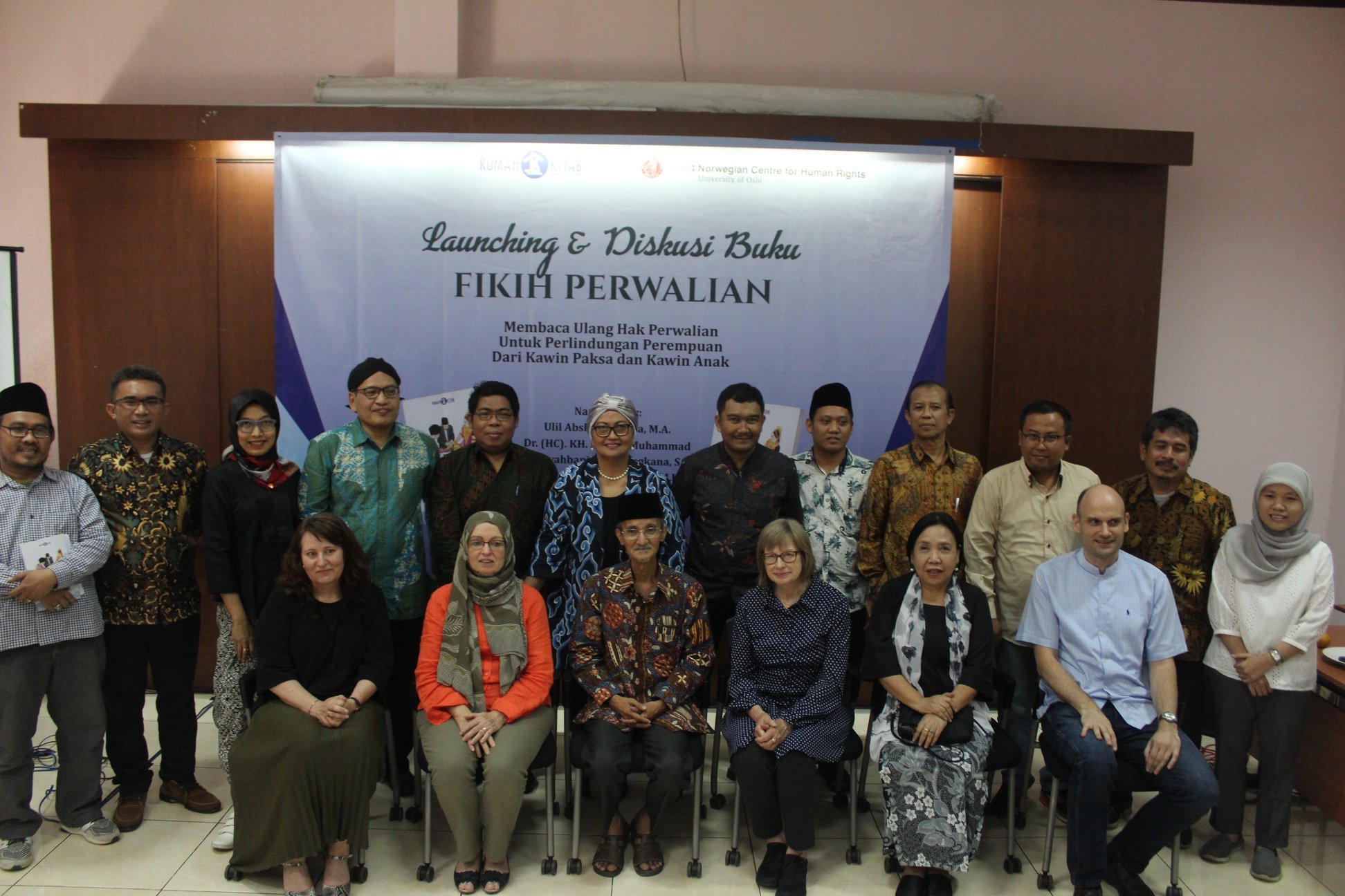 KH Husein Muhammad dan kaum muda NU, termasuk di antaranya, Ulil Abshar Abdalla. (Foto: fahmina)