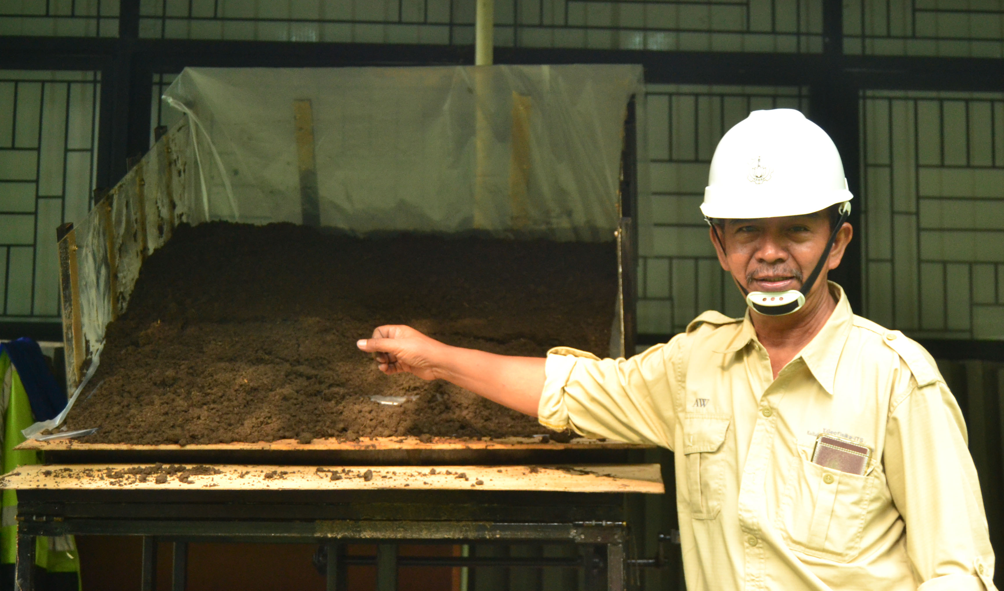 Peneliti senior dari Pusat Penelitian Mitigasi Kebencanaan dan Perubahan Iklim (MKPI) Institut Teknologi Sepuluh Nopember (ITS)  Amien Widodo. (Foto: Dyah Ayu Pitaloka) 