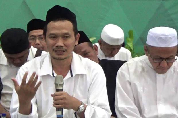 KH Ahmad Bahauddin Nursalim (Gus Baha’)  dalam setiap kesempatan berdakwah dengan bahagia. (Foto: Istimewa)