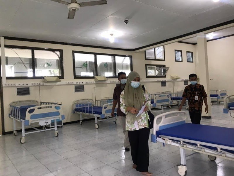 Beberapa unit bed isolasi di salah satu ruangan RS Lapangan Idjen Boulevard, Kota Malang (Foto: Lalu Theo/ngopibareng.id)