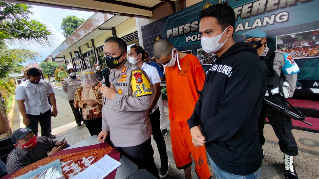 Rilis kasus prostitusi di Halaman Mapolres Malang (Foto: istimewa)