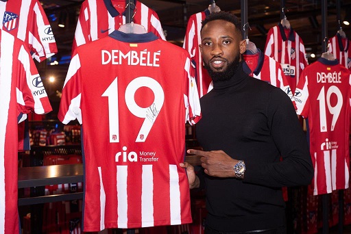 Striker Atletico Madrid, Moussa Dembele positif Covid-19. (Foto: Twitter)