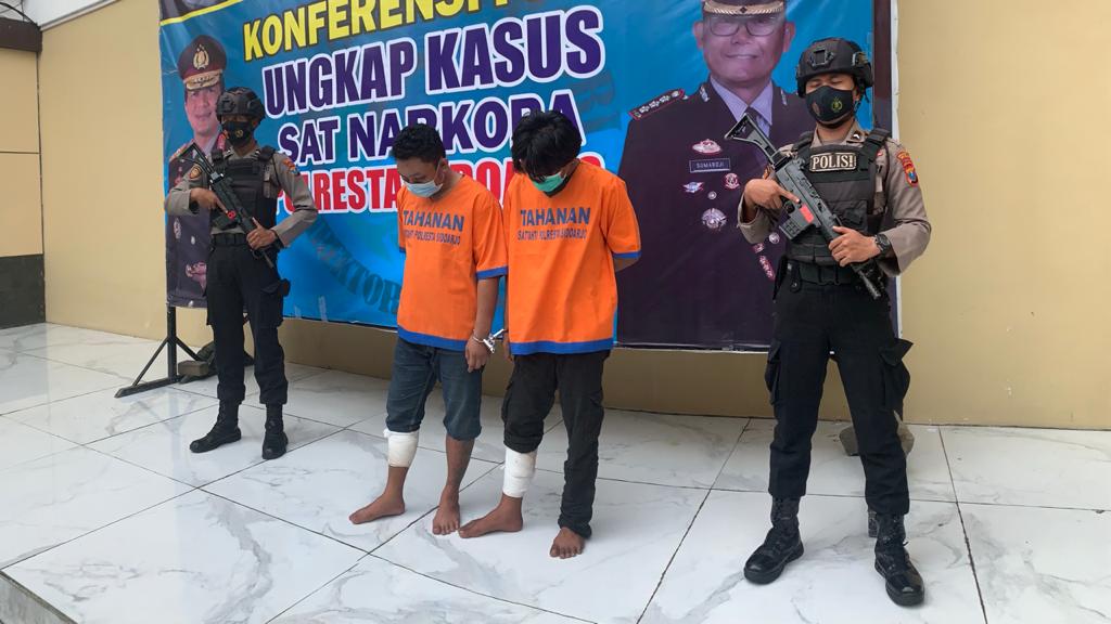 Dua tersangka pengedar narkoba jaringan Lapas Madiun. 