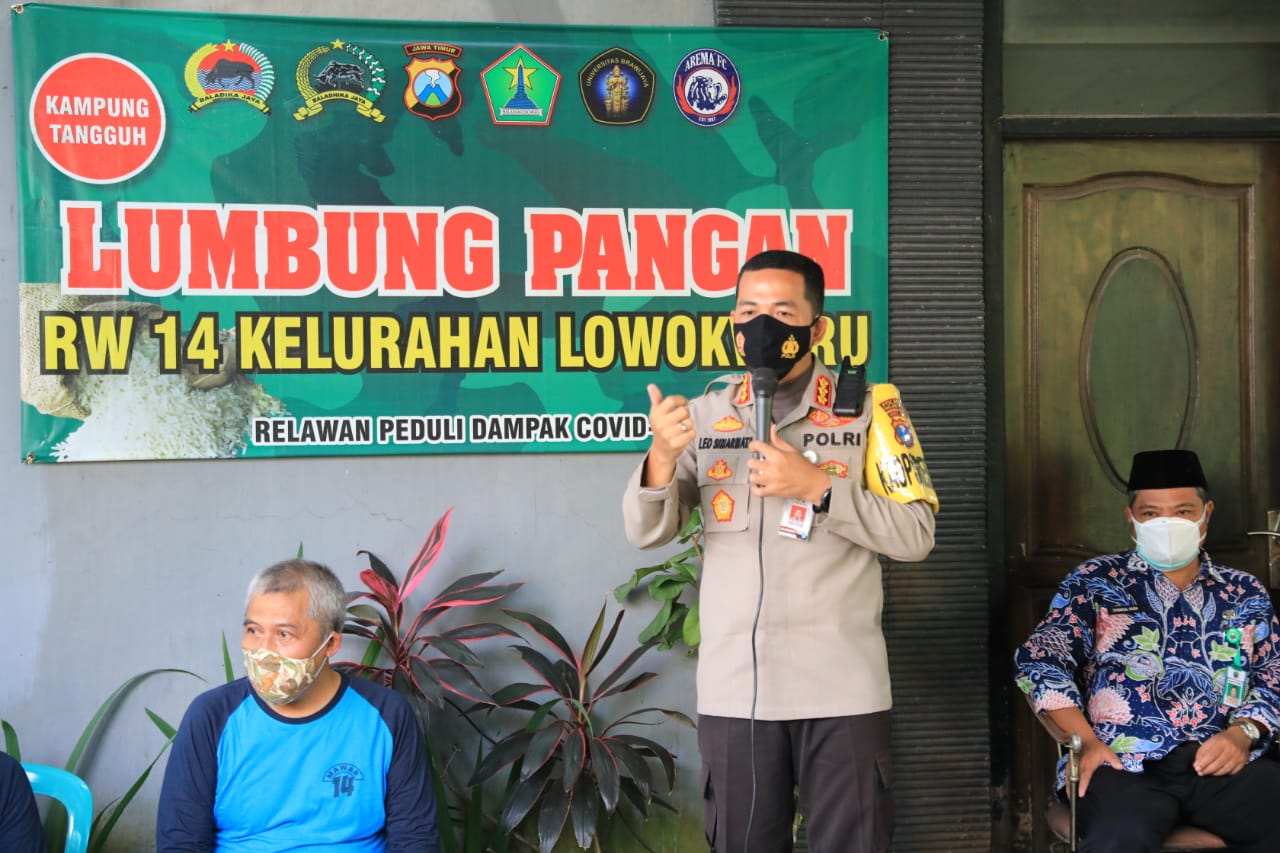 Kapolresta Malang Kota, Kombes Pol Leonardus Simarmata saat meresmikan Kampung Tangguh di RW 14 Kelurahan Lowokwaru, Kecamatan Lowokwaru, Kota Malang (Foto: Lalu Theo/Ngopibareng.id)