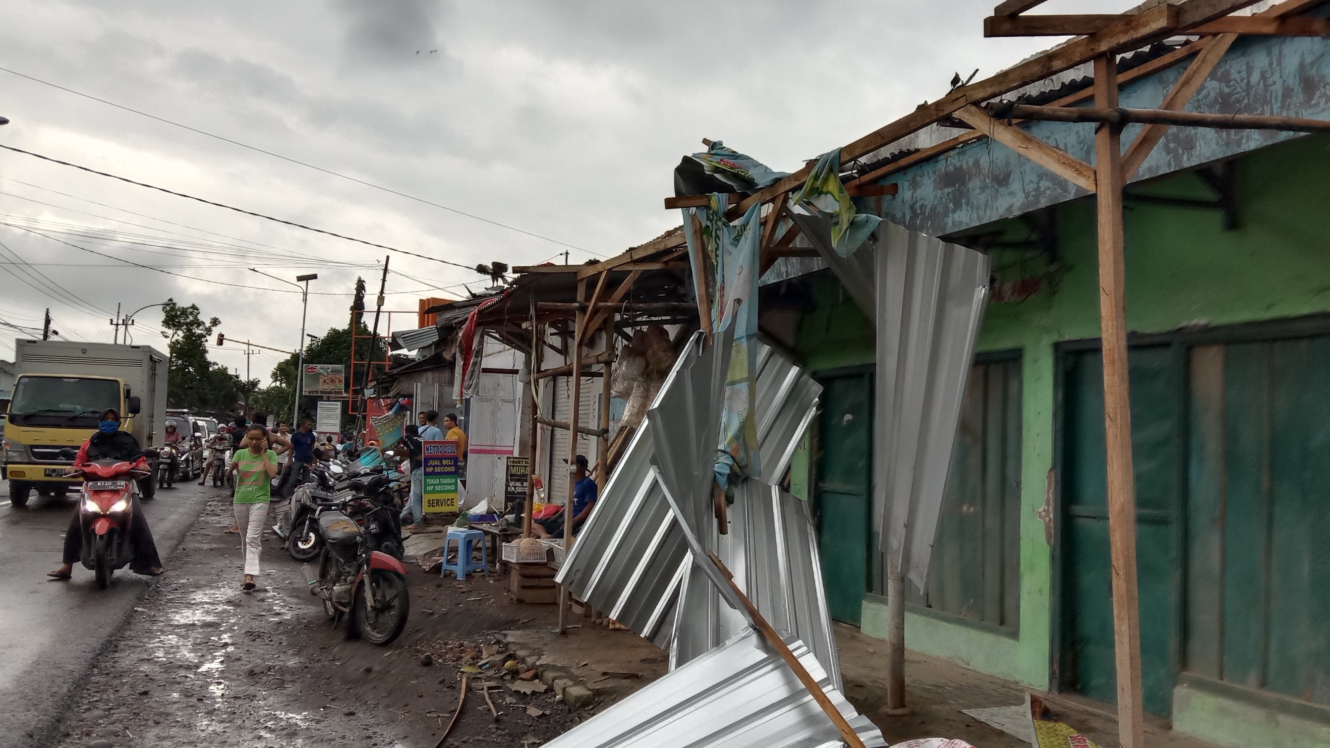 Kerusakan yang terjadi akibat puting beliung di Desa Sraten. (Foto: Istimewa)