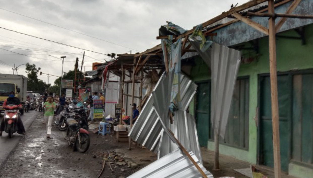 Kerusakan yang terjadi akibat puting beliung di Desa Sraten. (Foto: Istimewa)