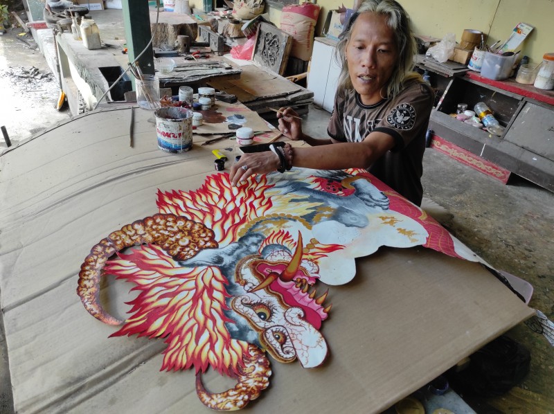 Slamet Sri Raharjo, putra ketiga Ki Joko Langgeng, digadang-gadang sebagai penerus dalang dan dokter wayang generasi keenam. (Foto: Fendy Plesmana/Ngopibareng.id)