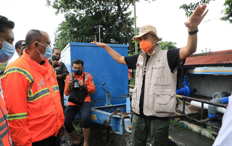 Ganjar sidak rumah pompa Mberok, Kota Lama. (Foto: Dok Prov Jateng)