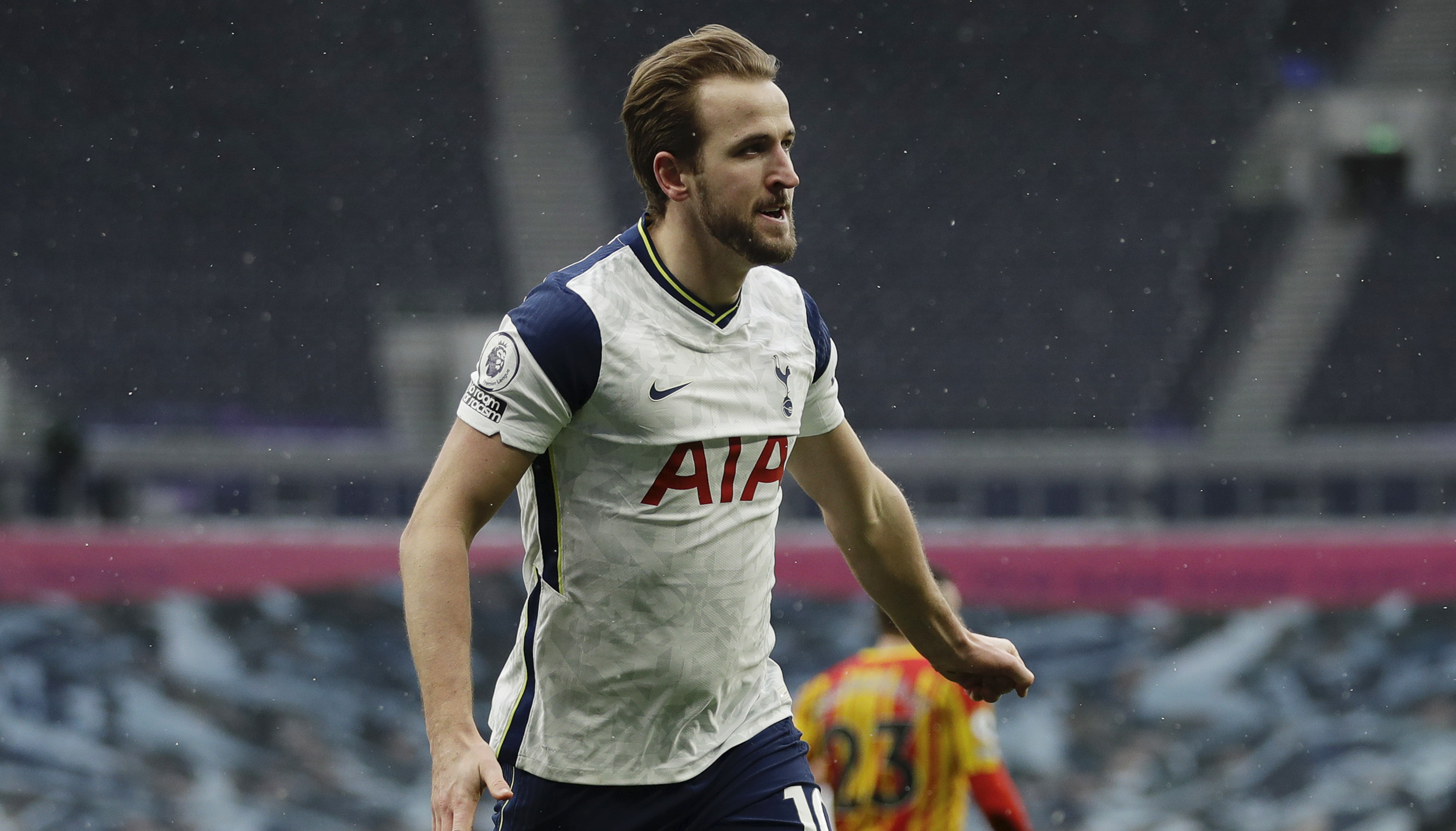 Ekspresi Harry Kane usai cetak gol ke gawang West Bromwich. (Foto: Twitter/@SpursOfficial)