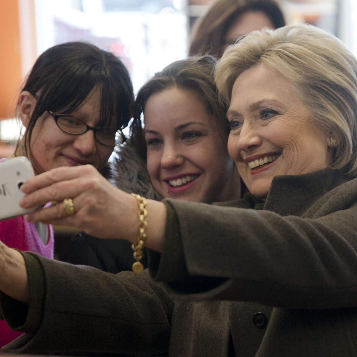 HillaryClinton dan kerabatnya. (Foto: the guardian)